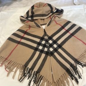 Brand-new Burberry children girls wool blended poncho